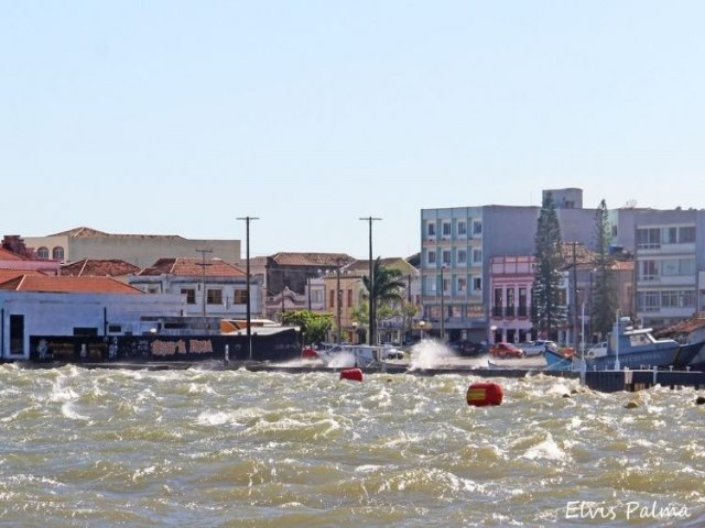 Defesa Civil registra rajadas de 105 km/h em Laguna