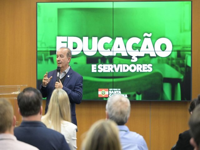 Governador anuncia maior concurso pblico da histria para a educao e outras medidas para servidores de SC