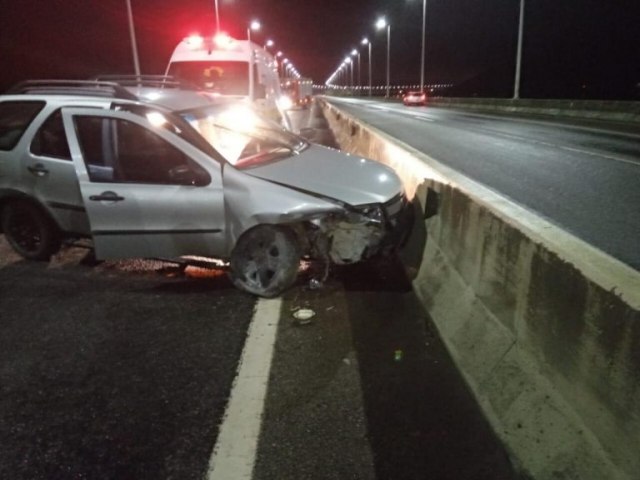 Homem morre aps bater carro na Ponte Anita Garibaldi e cair no mar