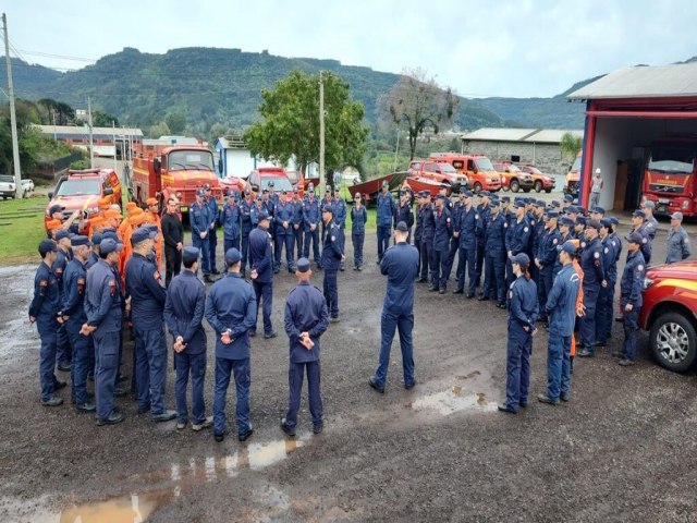 SC envia novas equipes especializadas do Corpo de Bombeiros para apoio ao Rio Grande do Sul