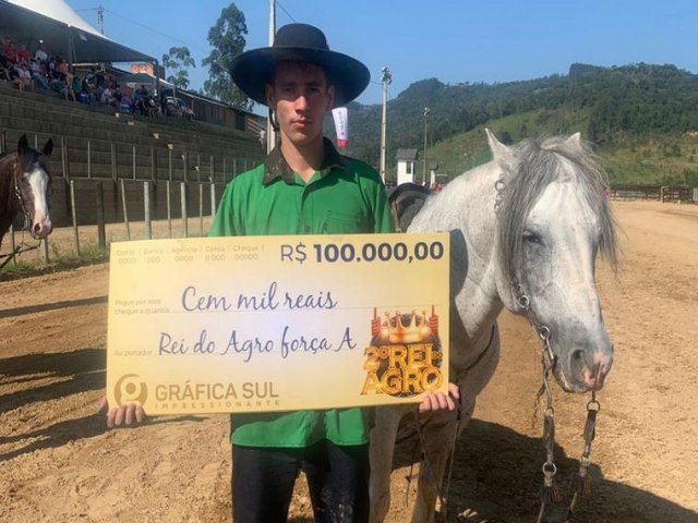 Jovem de Pescaria Brava vence de novo maior duelo de vaca mecnica do pas