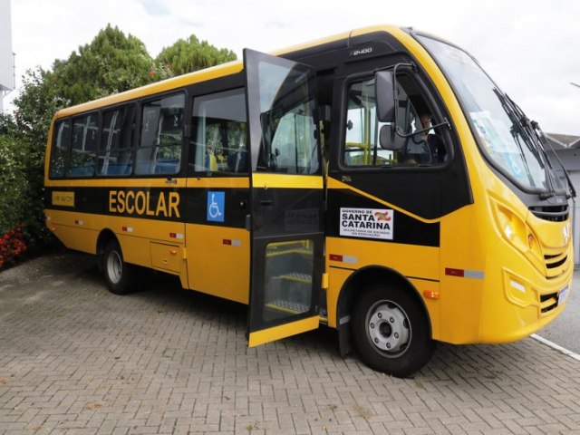 Monitora do transporte escolar relata importunao sexual e prefeitura afasta motorista