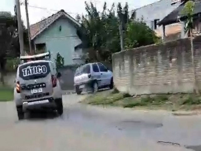 Cena de Filme: Polcia Militar captura fugitivo aps perseguio em Capivari de Baixo