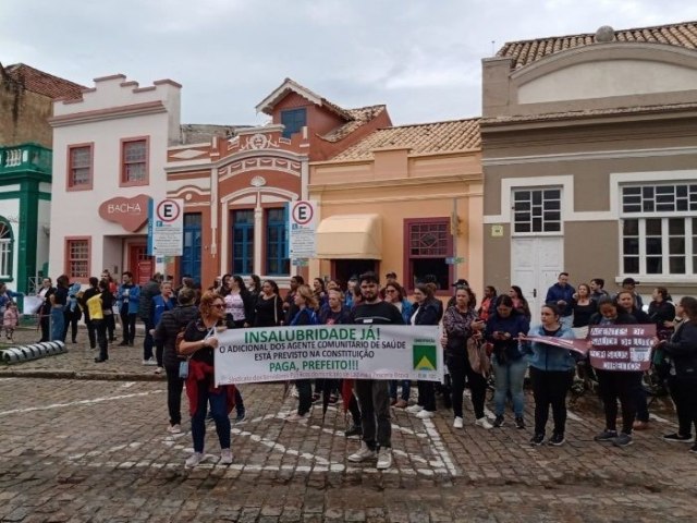 Agentes Comunitrios de Laguna fazem protesto e cobram adicional de insalubridade e aposentadoria especial