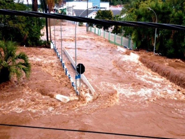 At quinta-feira, 46 municpios registraram fortes ocorrncias devido s chuvas em Santa Catarina