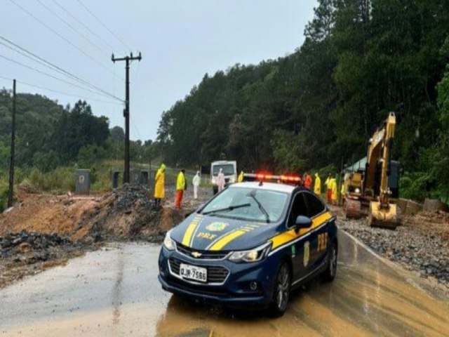 Santa Catarina tem ao menos sete pontos com rodovias bloqueadas nesta sexta-feira