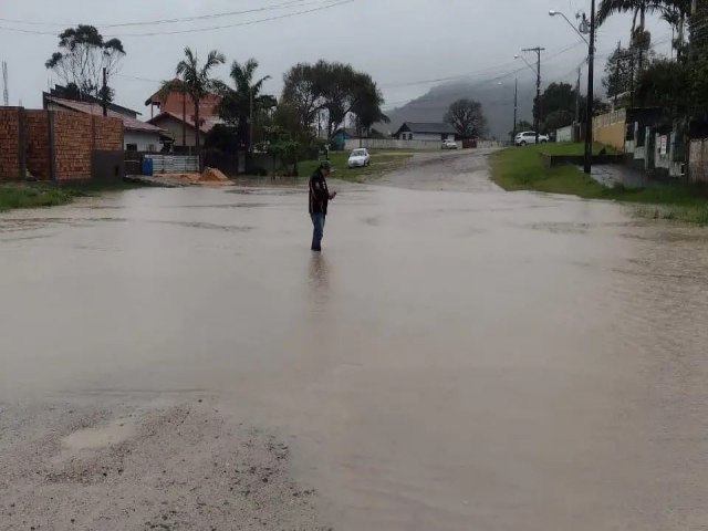 Alagamentos e estragos devido s chuvas em Imbituba