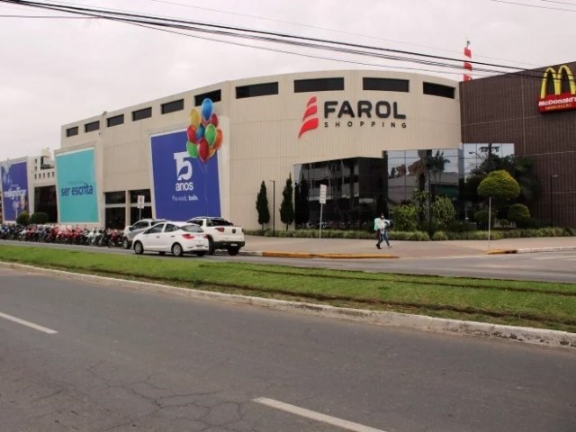 Farol Shopping fecha mais cedo por causa das chuvas