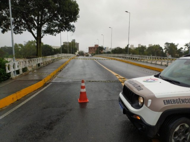 Corpo  encontrado no Rio Tubaro em meio a galhos