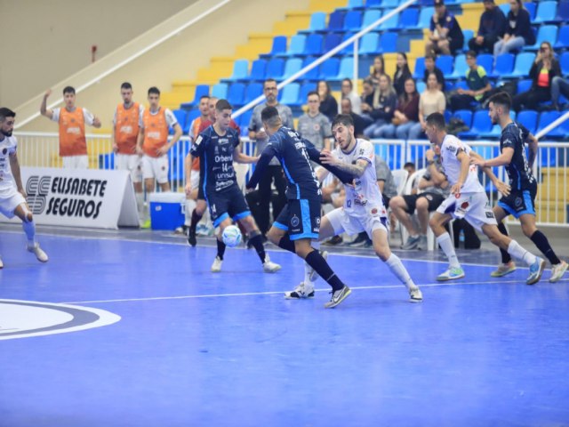 Primeiro lote de ingressos para o 'jogo do ano' do Tubaro Futsal est esgotado