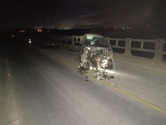 Homem morre aps carro bater em mureta de proteo de ponte na SC-437