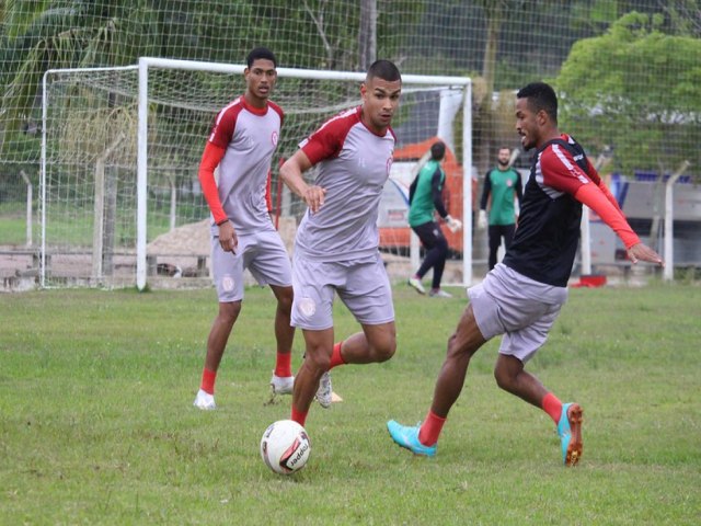 Lder da Copa SC, Herclio Luz encara o JEC neste domingo em casa