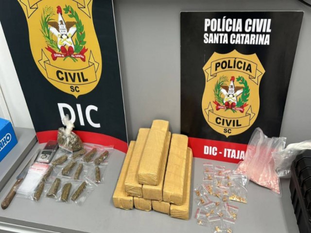 Traficantes de drogas so presos e tm armas, carro e moto de luxo apreendidos em SC