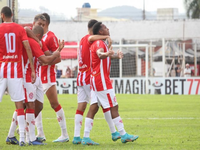 Herclio Luz vence o Joinville, mantm liderana e se classifica para a semifinal da Copa SC