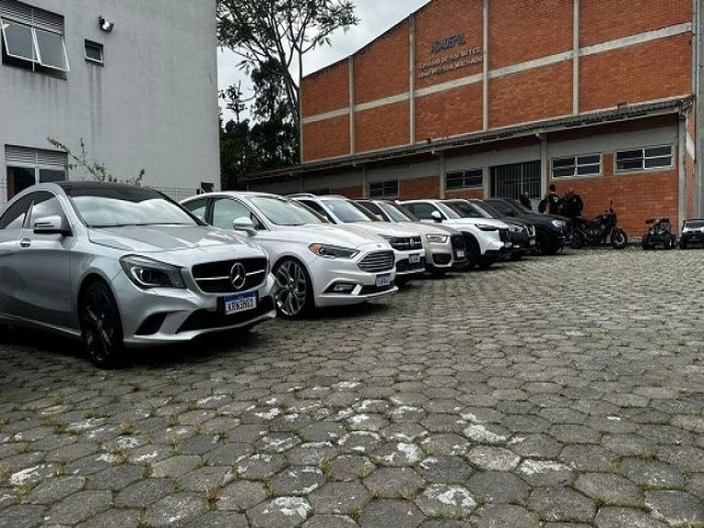 Operao 'Bilionarco' bloqueia R$ mais de 1 bilho de investigados e apreende 33 carros de luxo