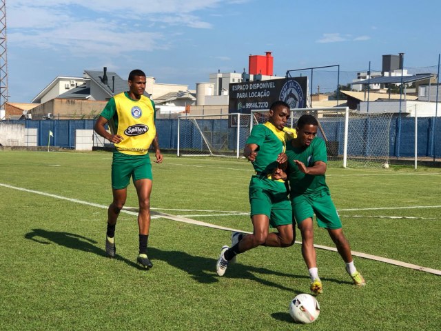 Com grande vantagem, Atltico Tubaro busca o incio do recomeo com o acesso no domingo