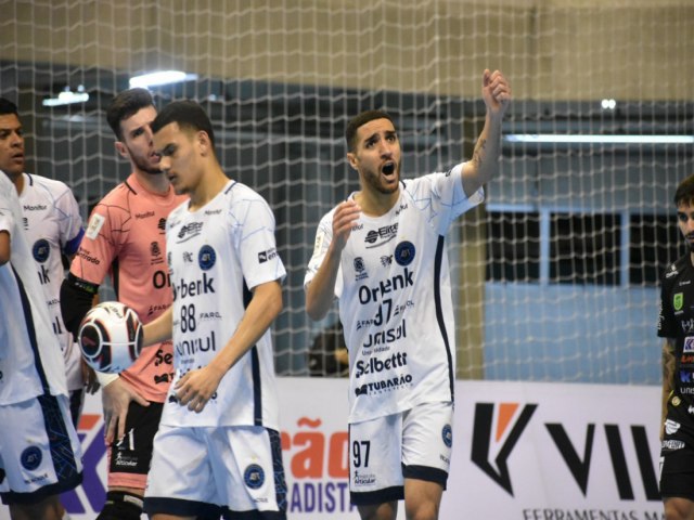 Tubaro Futsal joga em casa para definir adversrio do Estadual