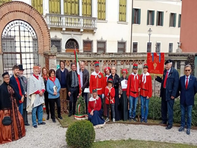 Cidade italiana planta Rosa de Anita e adere a projeto internacional ligado  herona