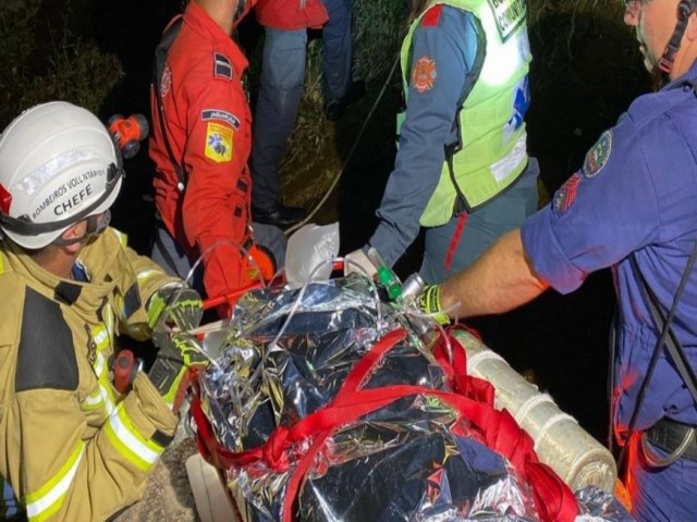 Homem tem suspeita de leso na coluna aps escorregar e cair de cachoeira em Treze de Maio