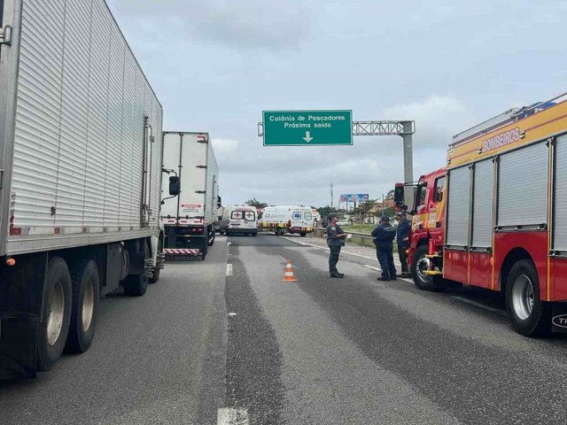 BR-101 registra acidente com trs carros, em Cabeuda