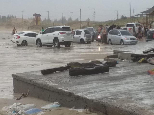 Margrafos da Epagri registraram ondas de 15 minutos no meteotsunami do ltimo sbado (11)