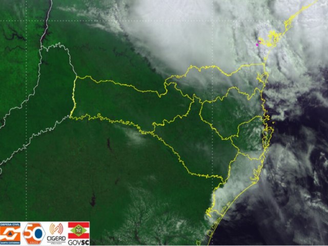 Nova frente fria traz chuva e temporais isolados em SC