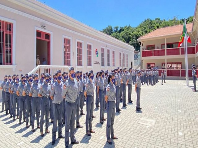 PM divulga alunos sorteados para colgio de Laguna; confira listas