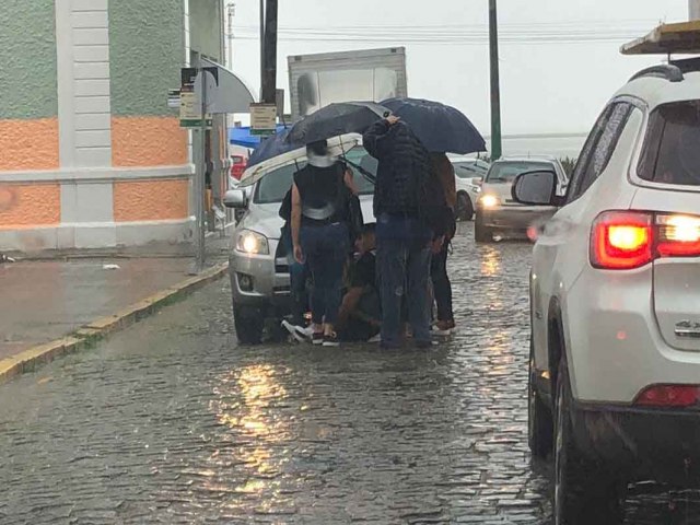 Mulher  atropelada por carro no Centro Histrico