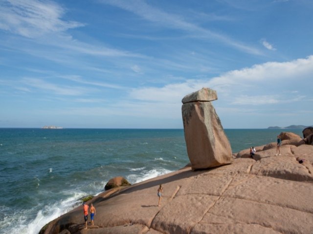 FLAMA emite autorizao para manuteno do acesso  Pedra do Frade, sob superviso geolgica