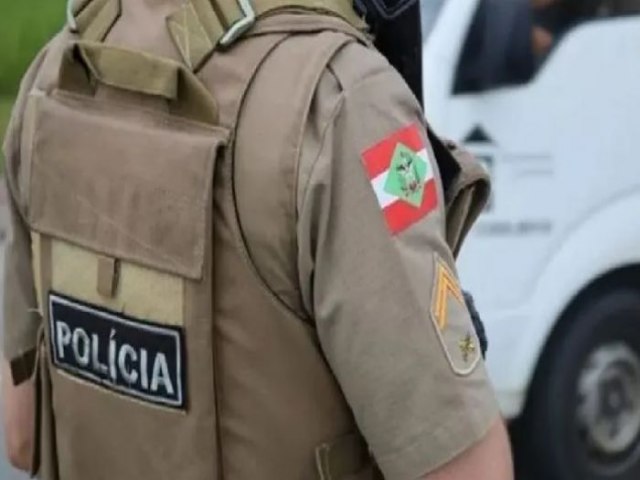 Traficante tenta engolir pedras de crack durante abordagem da PM