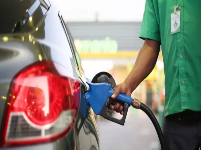 Petrobras anuncia reduo do preo do diesel em R$ 0,27