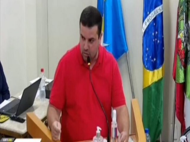 Gasto do Executivo com rvore de Natal  questionado na Cmara de Vereadores