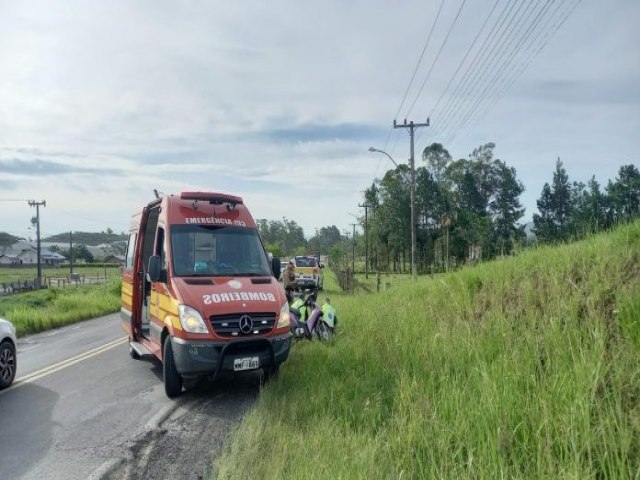 Idosa sofre queda de moto e fica ferida em Morro da Fumaa