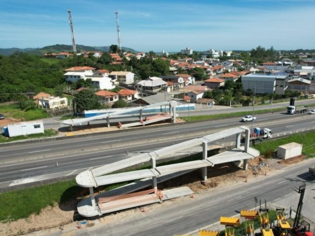 Obras da nova passarela na BR-101 avanam