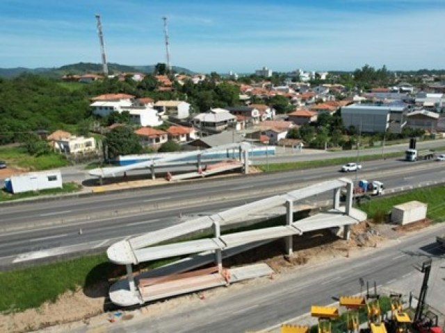 Capivari de Baixo: Obras da nova passarela na BR-101 avanam