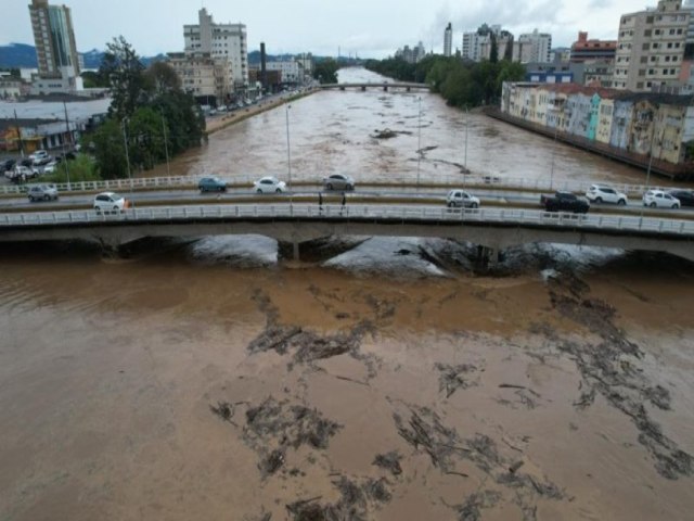 Moradores de Tubaro atingidos por alagamentos podero sacar FGTS