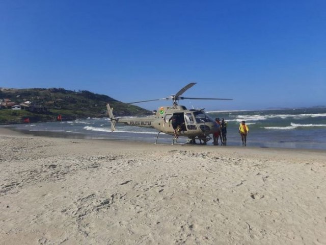 Homem  encaminhado ao hospital aps se afogar em praia de Laguna