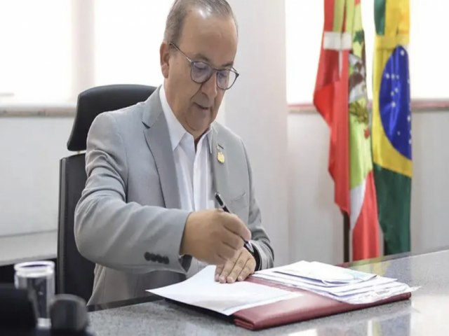 Jorginho Mello anuncia mudanas no secretariado