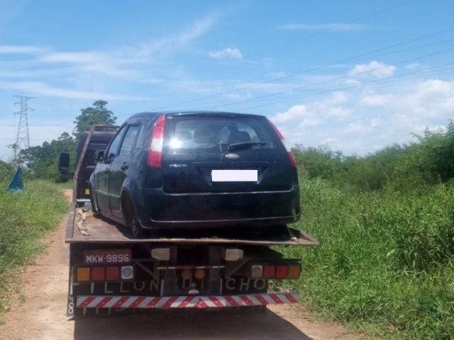 Carro furtado de garagem em Jaguaruna  encontrado sem as rodas em Sango