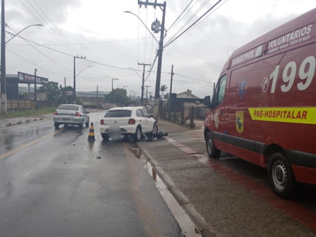 Coliso traseira entre carros deixa motorista ferida no Morro Grande, em Sango