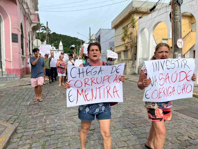 Manifestao cobra melhorias no transporte e sade, em Laguna