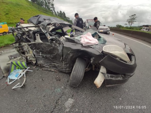 Coliso traseira mata duas pessoas na BR-101 sentido sul