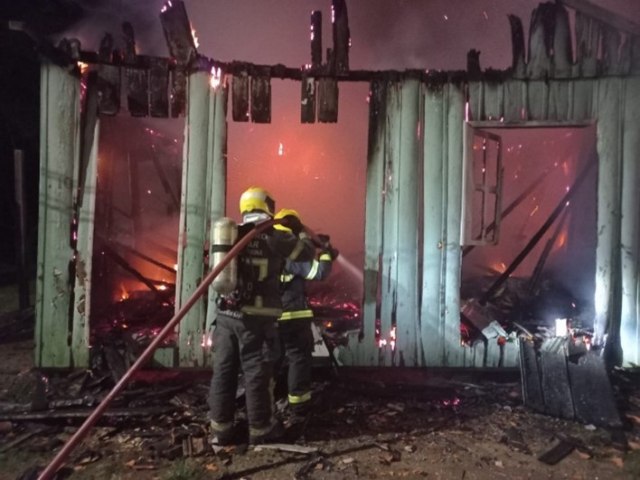 Incndio que destruiu casa de Tubaro pode ter sido criminoso