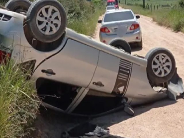 Grvida foge de enxame de abelhas e capota veculo