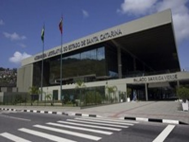 Alesc lana 1 concurso pblico em 15 anos com salrios de R$ 12,4 mil