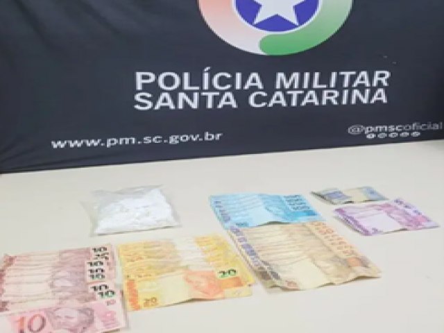 Dupla tenta fugir de abordagem policial e acaba presa com drogas