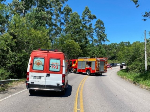 Homem morre e mulher fica gravemente ferida aps sada de pista de motocicleta