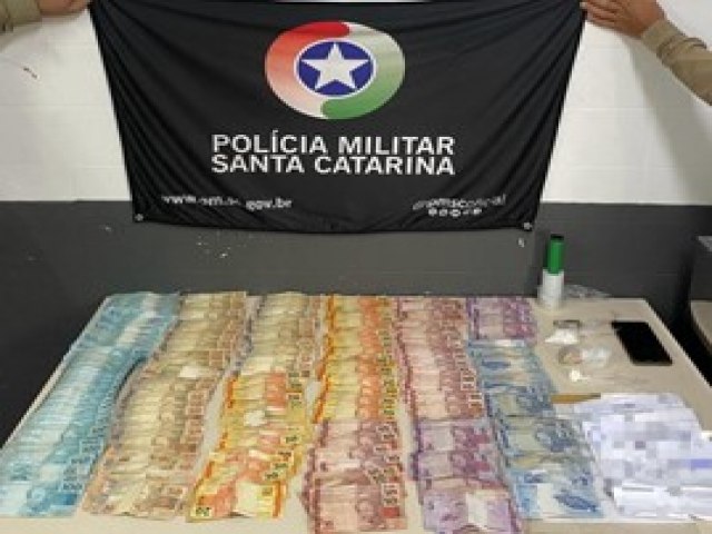 Casal  preso com grande quantidade de dinheiro e drogas prontas para venda