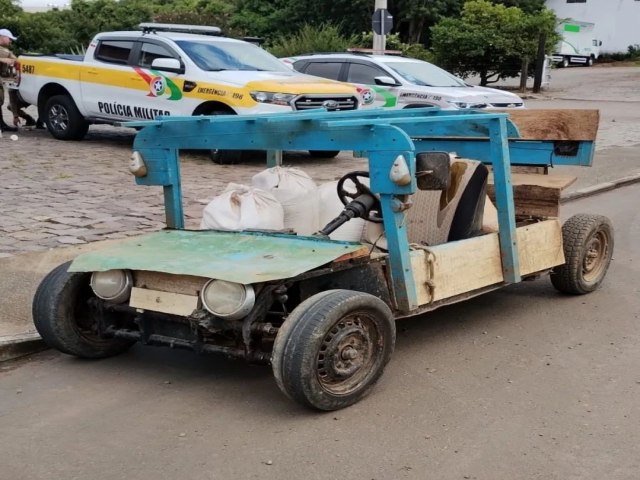 'Carro dos Flinstones'  flagrado em rodovia de Santa Catarina