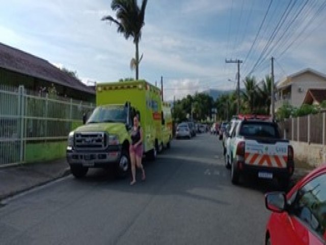 Uma pessoa morre em ataque em frente  creche